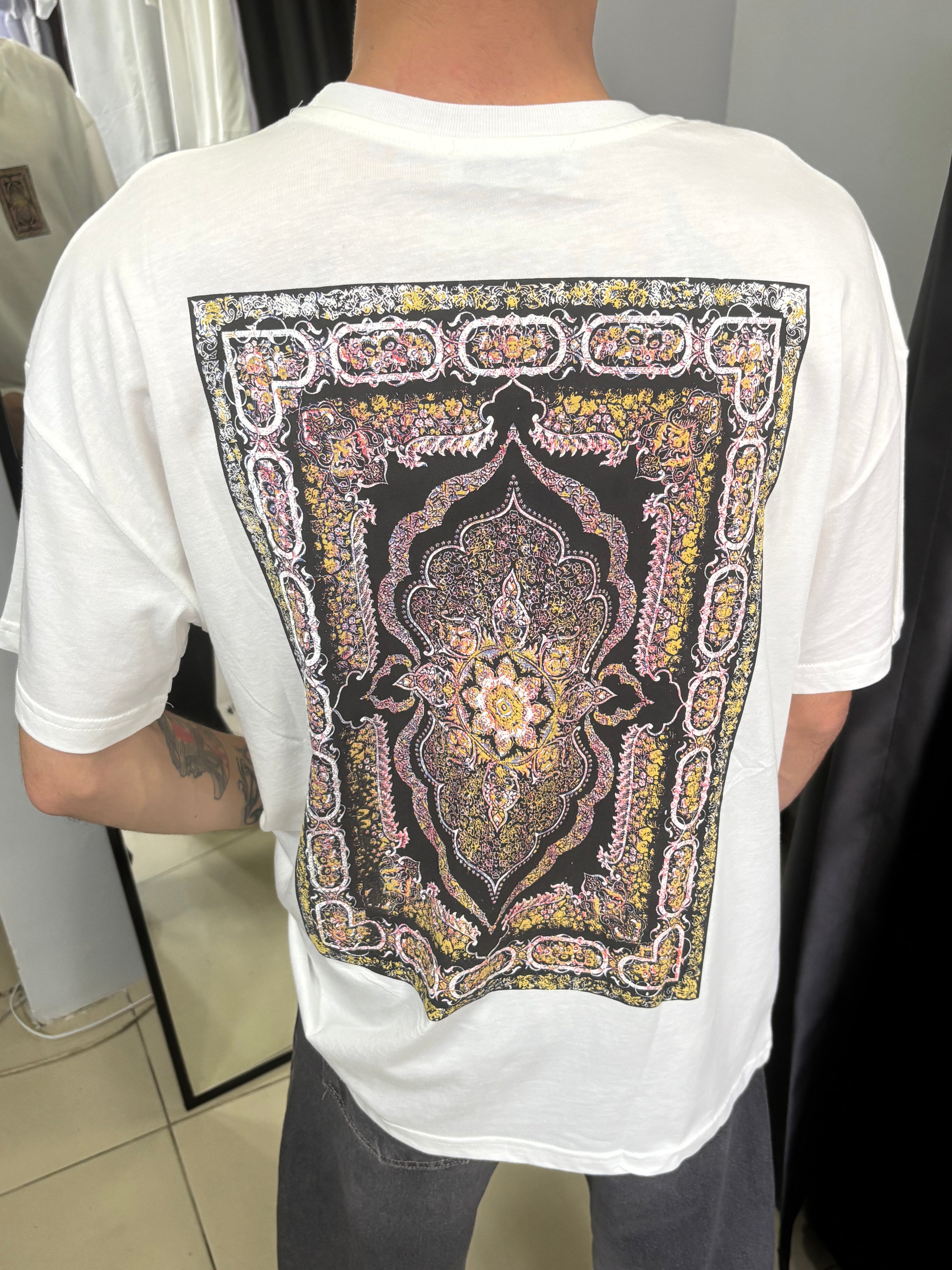 Halı Baskılı Tshirt